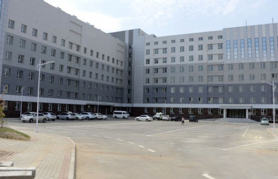 ЭМЯ-НЫ МЭРГЭЖИЛТЭН: Яармагийн 300 ортой эмнэлэгт цагдаагийн байгууллага ажиллаж байгаа. Урьдчилсан байдлаар тариа андуурч хийгээгүй гэж мэдээлсэн