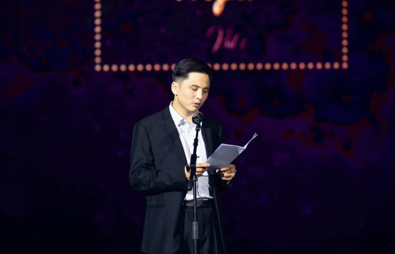 Яруу найрагч С.Начин “Болор цом”-ын эзэн боллоо