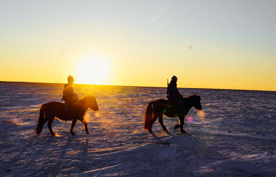 ЗАЛУУХАН ХИЛЧДЭЭР МАНУУЛСАН ЗҮҮН ХИЛ ДЭЭРЭЭС...
