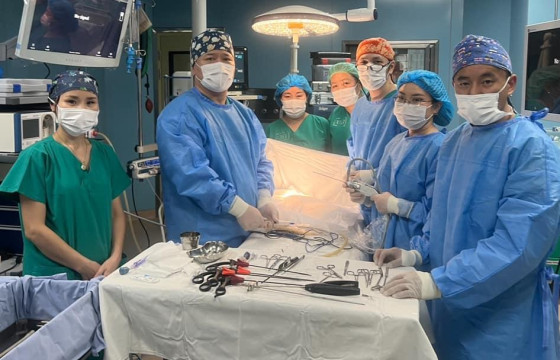 ЭХЭМҮТ: Төрөлхийн цөсний ерөнхий сувгийн эмгэгтэй хүүхэд болон төрөлхийн улаан хоолой битүү эмгэгтэй нярайд дурангийн аргаар мэс засал хийлээ