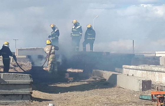 Төслийн зуух дэлбэрч, айл шатсан байж болзошгүй гэв