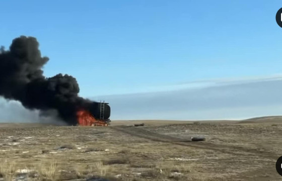 Түлш тээврийн автомашины дугуй шатаж байсныг унтраасан, жолоочийн биед гэмтэл учраагүй