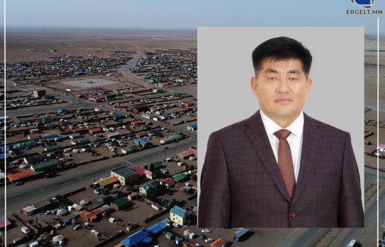 ХЯТАДУУДАД ДУР МЭДЭН ГАЗАР ЭЗЭМШҮҮЛСЭН ГЭХ ХАНБОГД СУМЫН ЗАСАГ ДАРГА Х.НЭХИЙТ ГЭЖ ХЭН БЭ