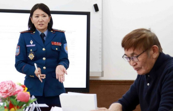 Гамшиг судлалын профессорын судалгааны багийн хуралдаан болж, судалгааны ажлын үр дүнг хэлэлцлээ