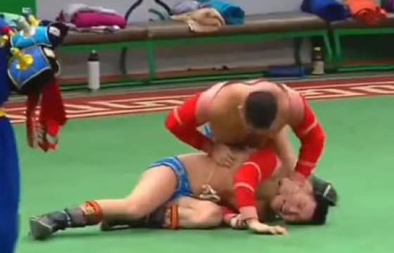 Б.Серик өчигдрийн барилдааны үеэр гаргасан ёс зүйгүй үйлдэлдээ уйчлал гуйжээ