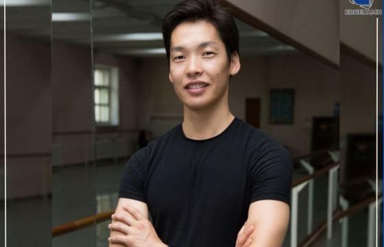 Д.АЛТАНХУЯГ: ДБЭТ-ын захирал Б.Сарантуяа “Бэлтгэл хийлгэхгүй” гээд намайг жүжигт тоглох 150 хүүхэдтэй хамт хөөгөөд гаргачихлаа