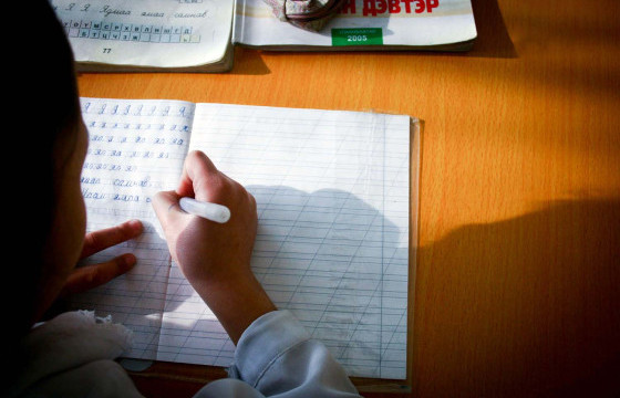 СУРАГЧДЫН ОЛОНХ НЬ ГЭРТЭЭ УХААЛАГ ГАР УТАСГҮЙ, ДАТА БАЙХГҮЙГЭЭС ХИЧЭЭЛЭЭ ТАСЛАЖ БАЙНА