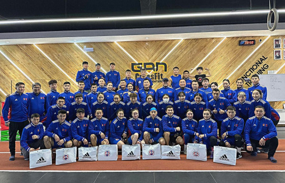 Боксын шигшээ багийн тамирчдад хувцас, хэрэглэл гардуулав