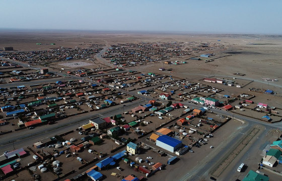 Гадаадын иргэнд газар эзэмшүүлсэн гэх гурван хүнийг цагдан хорих санал ирүүлжээ