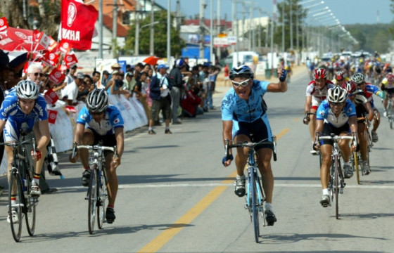 Дугуйчид гадаадын зургаан багтай гэрээ байгуулжээ