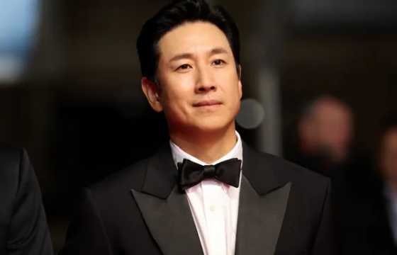 “Parasite”-ийн жүжигчин Ли Сон Гюүн амиа егүүтгэжээ