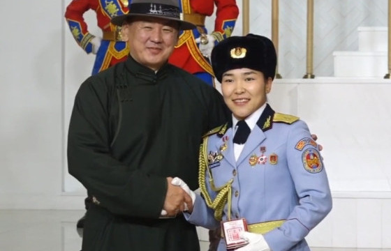 Л.Энхрийлэн Монгол Улсын Гавьяат тамирчны цол тэмдгээ гардан авлаа