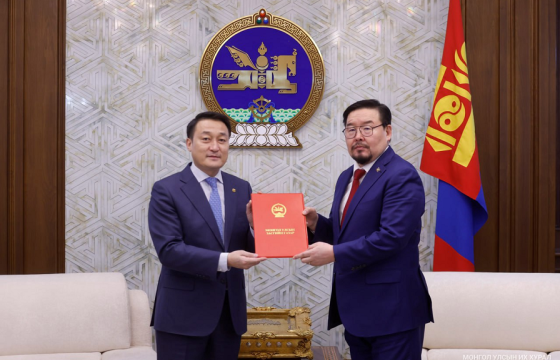 “Төрийн байгууллагуудыг бүсчлэн байршуулах тухай” УИХ-ын тогтоолын төслийг өргөн мэдүүлэв