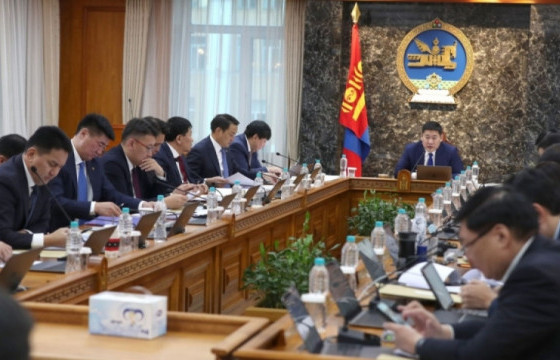 Засгийн газар хуралдаж байна