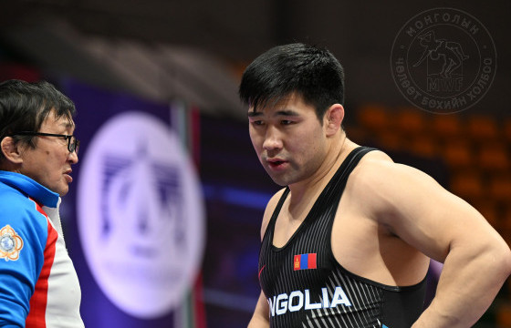 Улсын аваргын 97 кг-ын  аваргын төлөө Г.Ганхуяг, Ө.Батзул нар өрсөлдөнө