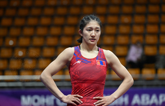 Б.Хулан улсын аваргын төлөө хүч үзнэ