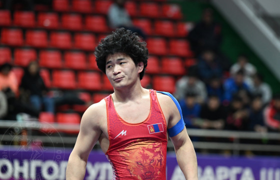 Ц.Чинзориг улсын аваргын алтан медалийн төлөө хүч сорино