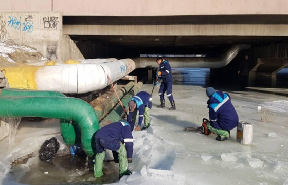 Сэлбэ голын халиа үүссэн хэсэгт суваг татаж байна