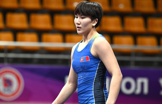 Т.Энхжин, Д.Түмэнхүслэн нар 65 кг-ын алтан медалийн төлөө хүч сорино