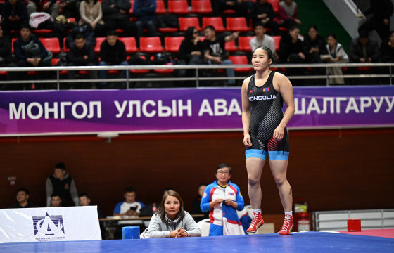 Э.Даваанасан улсын аваргад жин өгсөж, 76 кг-д барилдаад түрүүлэв.