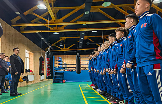 Боксын тамирчид Европын цуврал тэмцээнд мордлоо