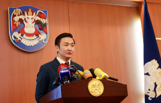 Н.СУГАР: АВТОБУСНЫ ЧИГЛЭЛИЙГ ӨӨРЧИЛСНӨӨР АВТОБУС ХҮЛЭЭХ ХУГАЦАА БАГАСНА 