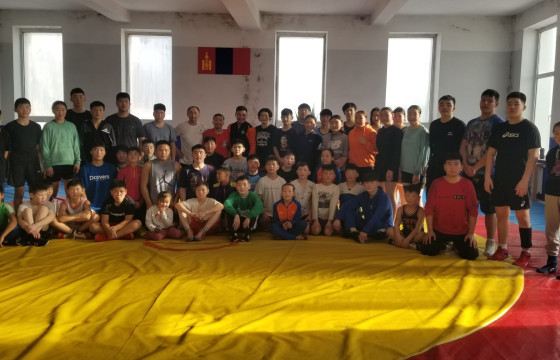 Архангайн аймгийн чөлөөт бөхийн тамирчид хамтарсан бэлтгэл хийж эхэллээ