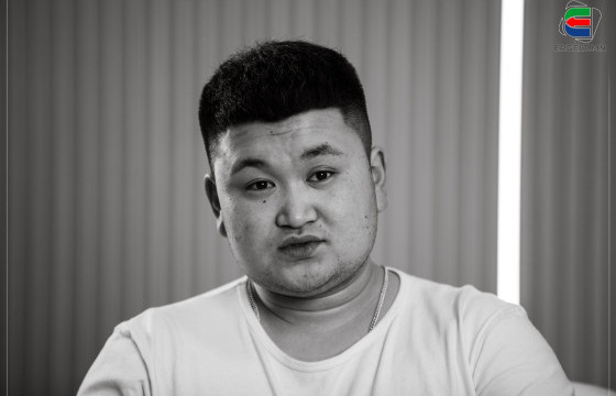 Э.УУГАНБАЯР: ОРЧЛОНГИЙН ОЛОН ӨНГӨНИЙ ЗОХИЦОЛ НЬ ЧИ БАС БИД ГЭДГИЙГ  “366 ДАХ ӨДӨР” КИНОГООРОО ХАРУУЛАХЫГ ХҮССЭН