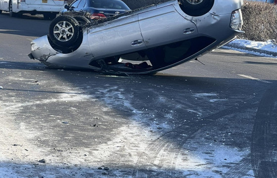 64 дүгээр дэлгүүрийн орчим зам тээврийн ноцтой осол гарч, хоёр хүн ГССҮТ-д хүргэгдлээ