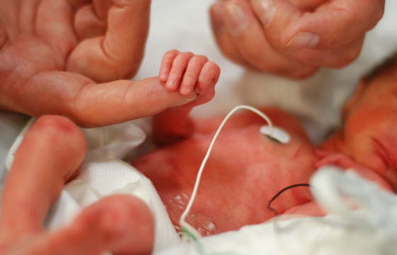 SOS: 365 ХОНОГТ ТЭМБҮҮГИЙН ХАЛДВАРТАЙ 31 ХҮҮХЭД ТӨРЖ, 16 НЬ АМИА АЛДЖЭЭ