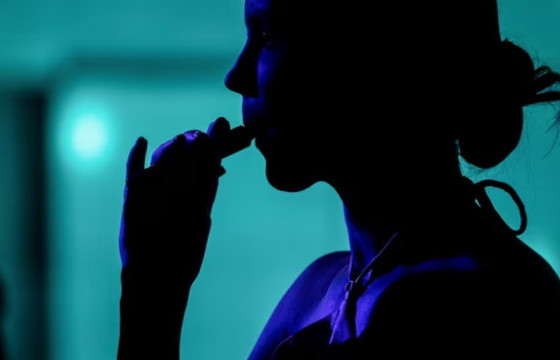 Их Британи цахилгаан тамхийг хориглоно