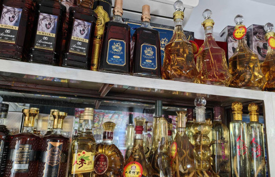 Сэрэмжлүүлэг: Хуурамч архи, согтууруулах ундааг хилээр нэвтрүүлж, худалдан борлуулах зөрчил нэмэгджээ