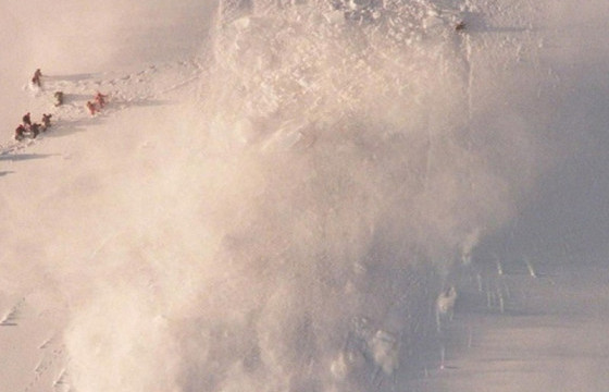 Цасны нурангид дарагдсан хоёр малчны нэгийг эрэн хайх ажиллагаа үргэлжилж байна