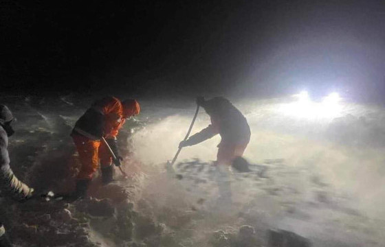 Төөрсөн сураггүй болсон 14 иргэнийг эсэн мэнд олж, цасанд суусан 390 орчим иргэний аюулгүй болгожээ