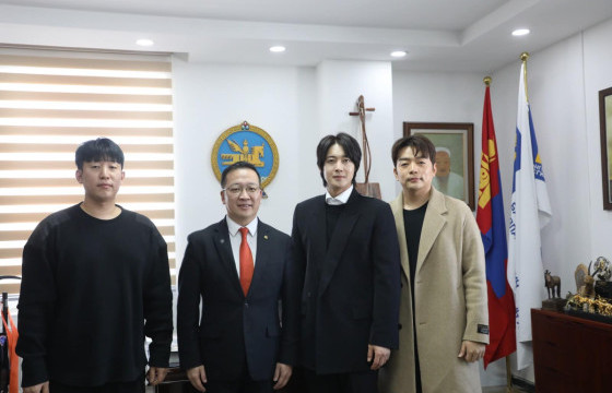 БОАЖ-ын сайд Б.Бат-Эрдэнэ Солонгосоос ирсэн уран бүтээлчдийг хүлээн авч уулзжээ