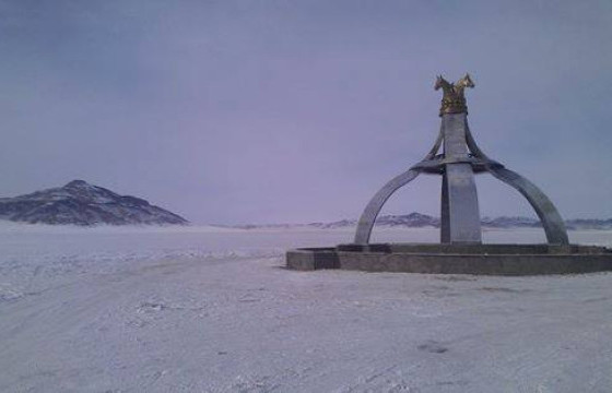 АЛДАРХААН СУМЫН ЗАСАГ ДАРГА Ю.ДЭЛГЭРНАСАН:  Цаг агаарын хүнд нөхцөлд байдалтай байгаа учир морь уралдуулахгүй гэдэг саналыг уяачиддаа хэлсэн