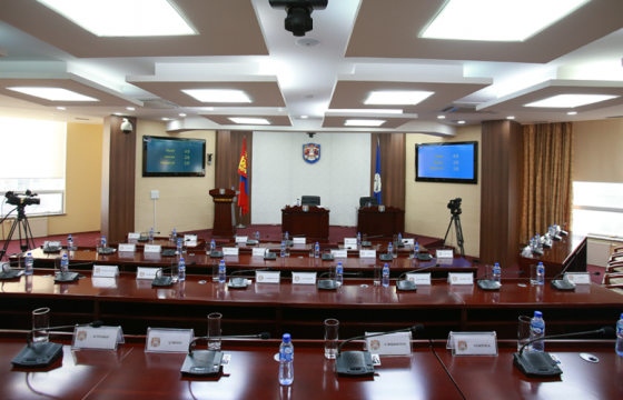 Нийслэлийн ИТХ-ын ээлжит бус хуралдаан болж байна