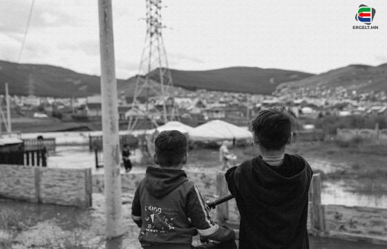 ХОТЫН ДАРГА СЭТЭРТЭЙ ҮЕ ҮЕИЙН ГАЗРЫН НАЙМААЧИД СУРГУУЛЬ, ЦЭЦЭРЛЭГҮҮДИЙН ГАЗРЫГ ХУДАЛДАЖ, ХҮҮХДҮҮДИЙН ИРЭЭДҮЙГ “БАЛЛАСАН” БАРИМТ