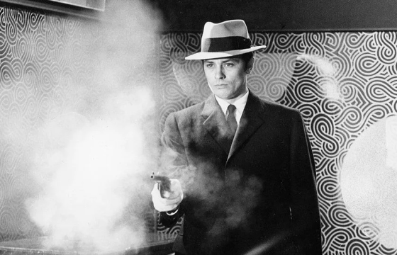 Жүжигчин Ален Делоны гэрээс зөвшөөрөлгүй 72 галт зэвсэг, 3000 гаруй сум хураан авчээ