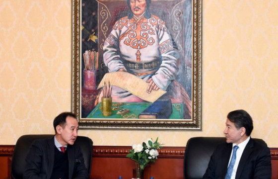 Улсын дээд шүүхийн танхимын тэргүүн нартай уулзав