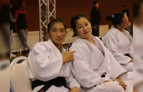 АНЭУ-ын Б.Алтанцэцэг, Узбекистаны бөхийг яллаа