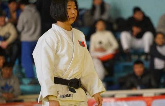 Б.Хорлоодой “В” хэсгийн аваргын төлөө барилдана