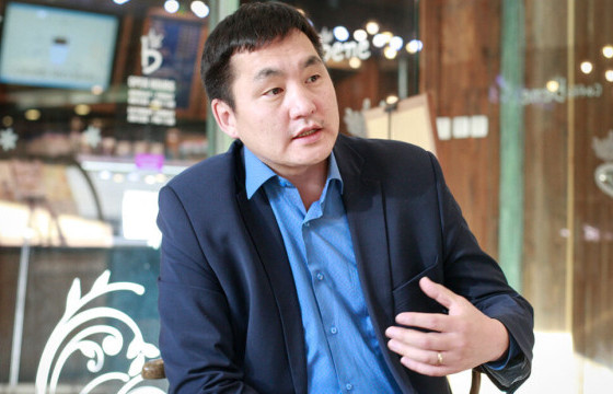 Б.ШИНЭБААТАР, Ч.ОТГОЧУЛУУ НАРЫГ НИЙТИЙН АЛБАНД АЖИЛЛАХ ЭРХИЙГ ХОЁР ЖИЛЭЭР ХАСАЖ, 20 САЯ ТӨГРӨГӨӨР ТОРГОХООР БОЛЖЭЭ 