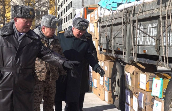 Зэвсэгт хүчний “Бид хамтдаа” сайн үйлсийн аяны хүрээнд цугларсан хандивыг УОК-т хүлээлгэн өглөө