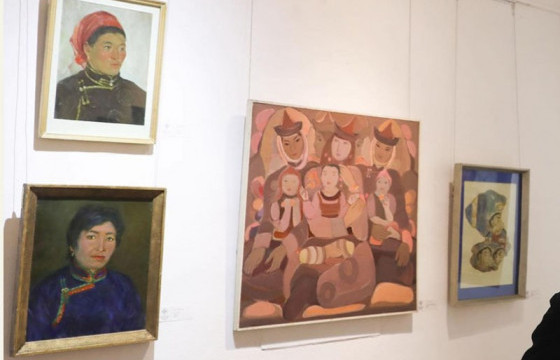 “Бүсгүйчүүдийн дүр дүрслэх урлагт” үзэсгэлэн нээлтээ хийлээ