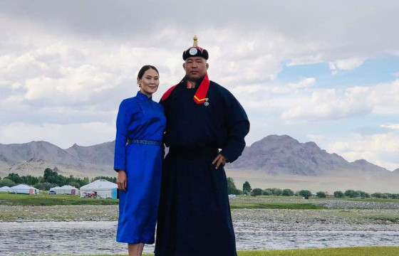 О.Хангай: Хахуульгүй гэгддэг “Алдарт эх”-ийн одонг эхнэр минь авч чадаагүй