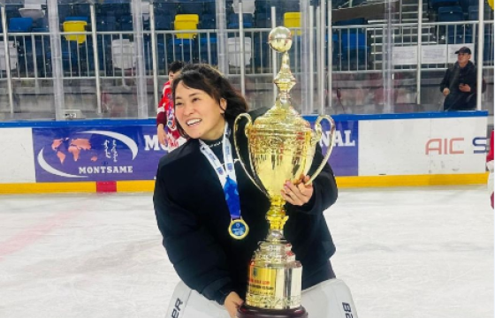 Б.ОНОН: Хорь гаруй жилийн дараа хаалгачийн хувцас өмсөж, дахин мөсөн дээр  гарлаа