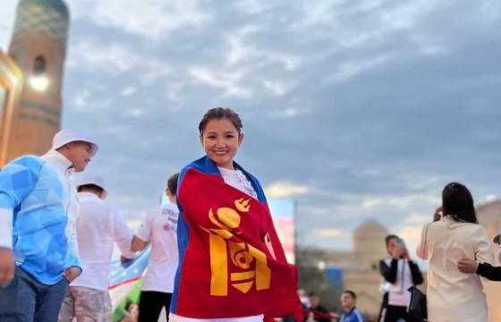 Б.Дариймаа “Арнольд калассик” хүчний фестиваль наадмыг шүүнэ