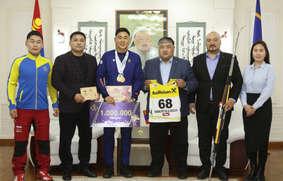 Биатлоны Европын аварга Э.Энхсайханд Дархан-Уул аймаг дэмжлэг үзүээлэв