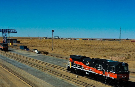 АНУ-д үйлдвэрлэгдсэн зүтгүүр Монгол Улсын хилээр орж ирлээ